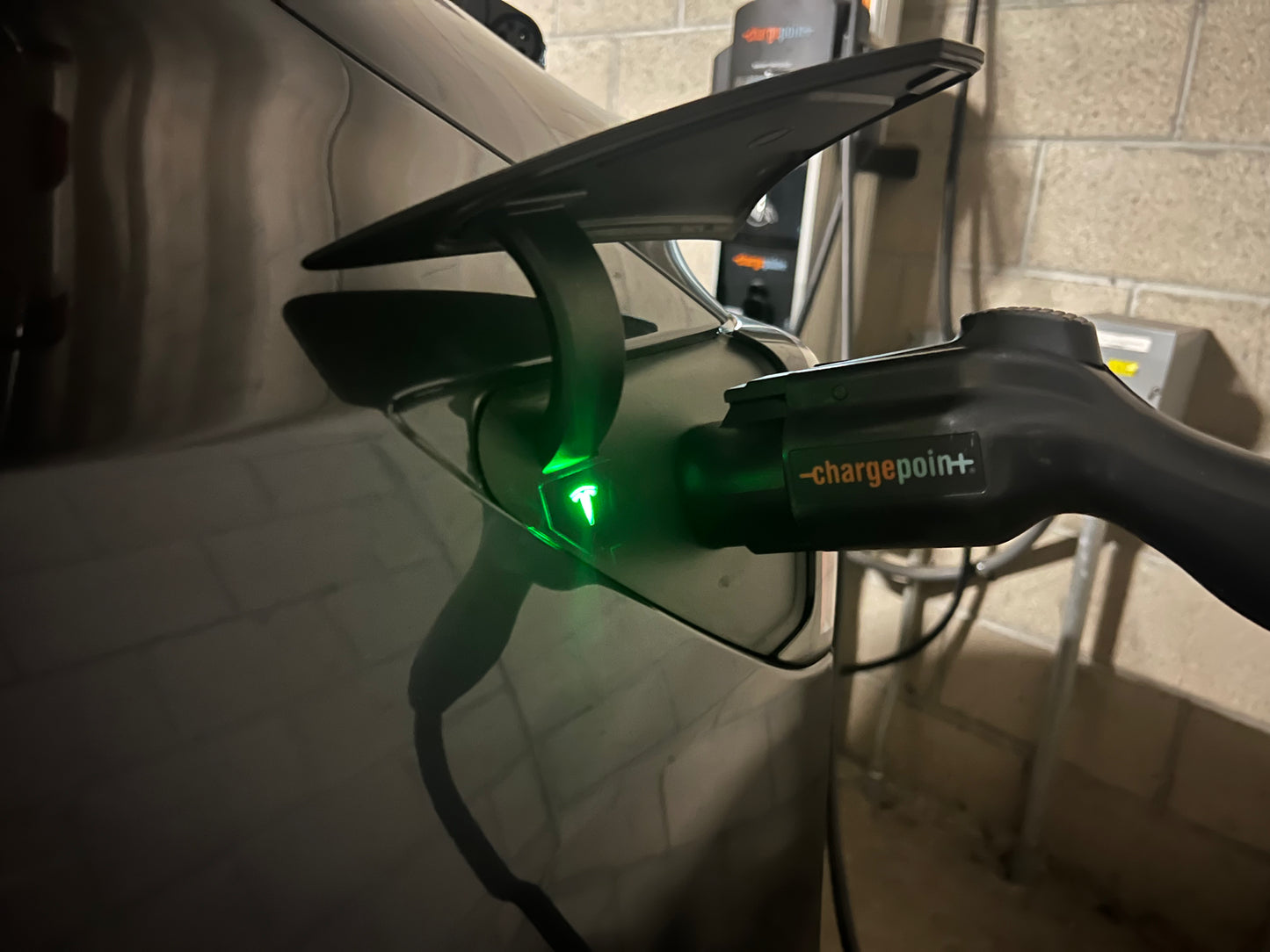 ChargeWell SAE J1772 to NACS AC Adapter | 250 V AC | 80 Amp | 1-Year Warranty